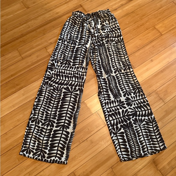 Staccato Monochrome Leaf Print Wide Leg Pants - Picture 1 of 3